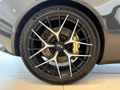 2025 Aston Martin DB12 照片 11