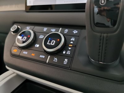 2025 LAND Rover DEFENDER photo 3