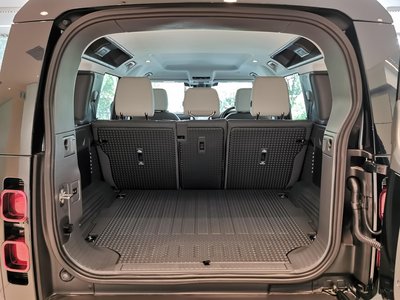 2025 LAND Rover DEFENDER thumbnail 23