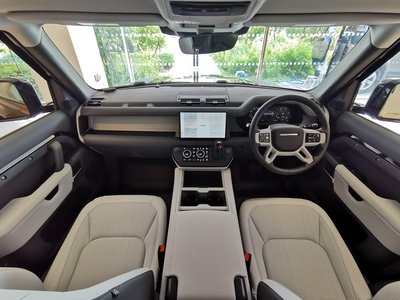2025 LAND Rover DEFENDER photo 4