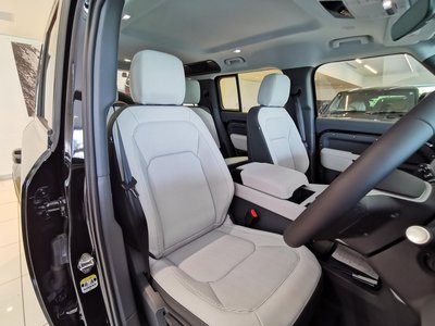 2025 LAND Rover DEFENDER thumbnail 25