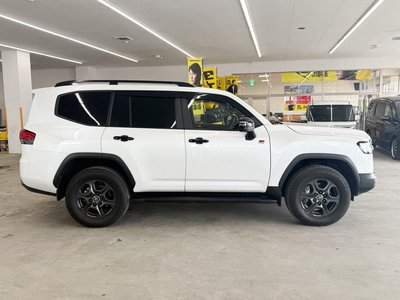 صورة 11 لـ 2021 Toyota LAND CRUISER 300