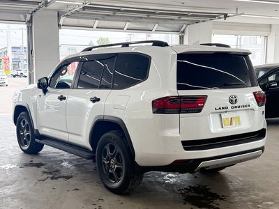 صورة 8 لـ 2021 Toyota LAND CRUISER 300