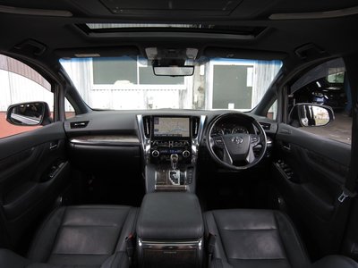 صورة 31 لـ 2021 Toyota ALPHARD