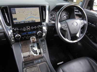 صورة 44 لـ 2021 Toyota ALPHARD