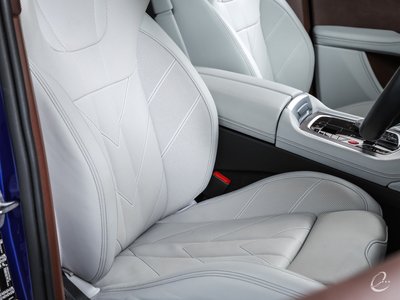 صورة 68 لـ 2023 BMW XM