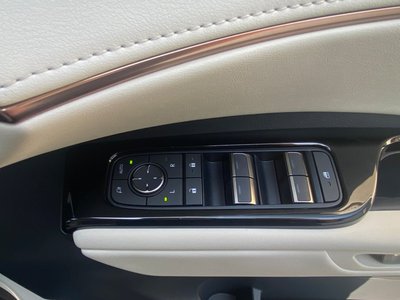 2024 Lexus LM photo 32