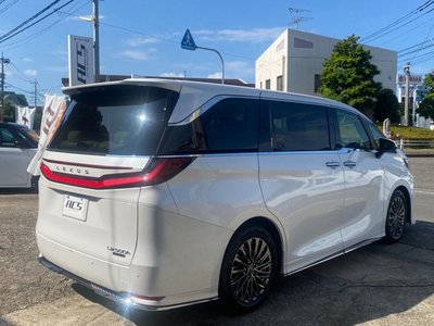 2024 Lexus LM photo 7