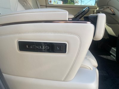 2024 Lexus LM photo 44
