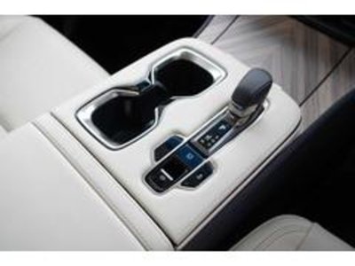 2025 Lexus LM thumbnail 26
