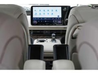 2025 Lexus LM thumbnail 17
