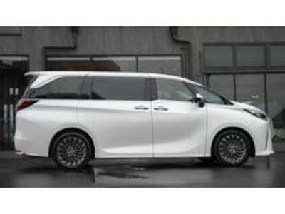 2025 Lexus LM photo 7