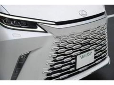2025 Lexus LM photo 4