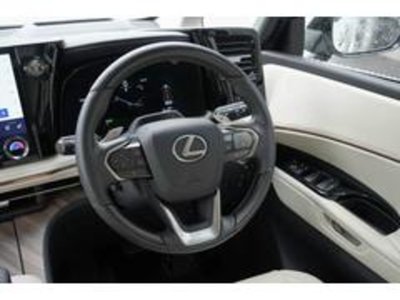 2025 Lexus LM thumbnail 27