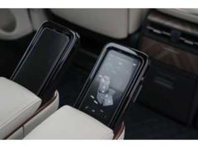 2025 Lexus LM thumbnail 34