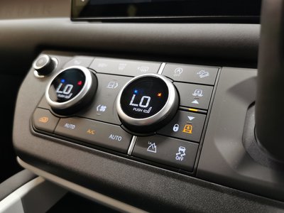 2025 LAND Rover DEFENDER photo 3