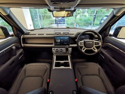 2025 LAND Rover DEFENDER photo 4