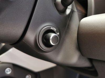 2025 LAND Rover DEFENDER thumbnail 17