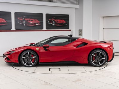 صورة 10 لـ 2023 Ferrari SF90 STRADALE