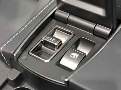 2023 Lexus LC CONVERTIBLE thumbnail 32