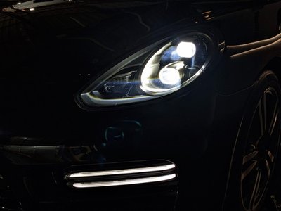 2015 Porsche PANAMERA 缩略图 32