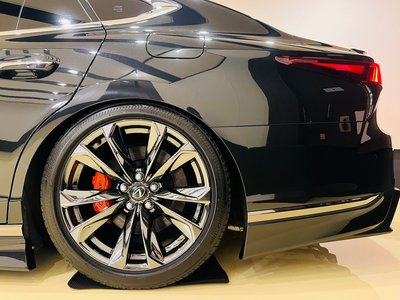 2023 Lexus LS thumbnail 32