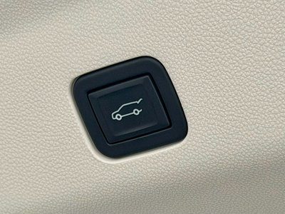 صورة 36 لـ 2022 Cadillac ESCALADE
