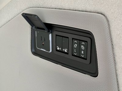صورة 34 لـ 2022 Cadillac ESCALADE