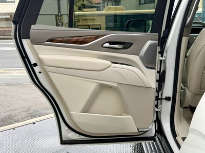 صورة 41 لـ 2022 Cadillac ESCALADE