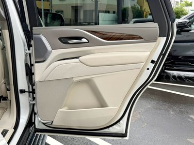 صورة 40 لـ 2022 Cadillac ESCALADE