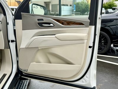 صورة 39 لـ 2022 Cadillac ESCALADE
