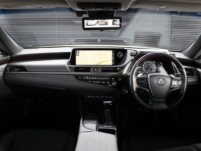 2021 Lexus ES thumbnail 22
