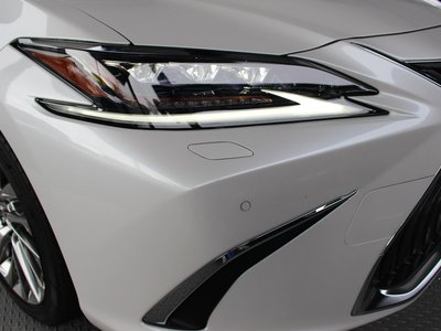 2021 Lexus ES thumbnail 28
