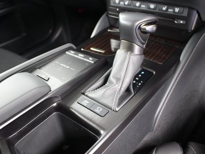 2021 Lexus ES photo 10
