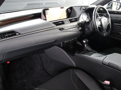 2021 Lexus ES thumbnail 26