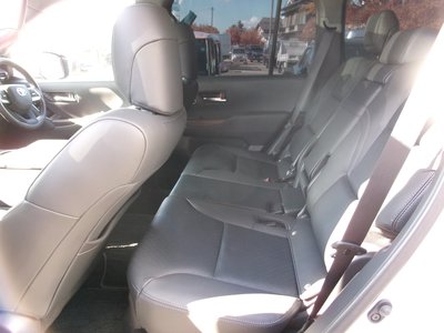 صورة 35 لـ 2024 Toyota LAND CRUISER 300