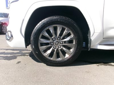 صورة 8 لـ 2024 Toyota LAND CRUISER 300