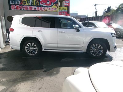 صورة 5 لـ 2024 Toyota LAND CRUISER 300
