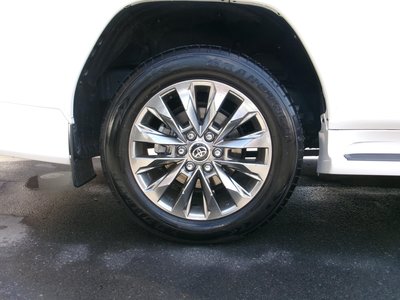 صورة 6 لـ 2024 Toyota LAND CRUISER 300