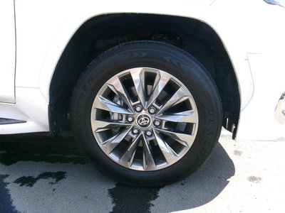 صورة 7 لـ 2024 Toyota LAND CRUISER 300