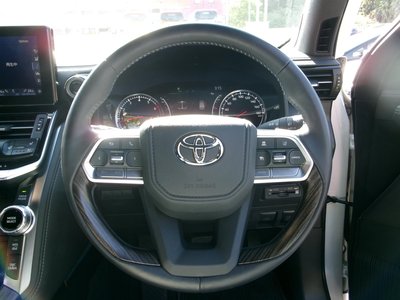 صورة 13 لـ 2024 Toyota LAND CRUISER 300
