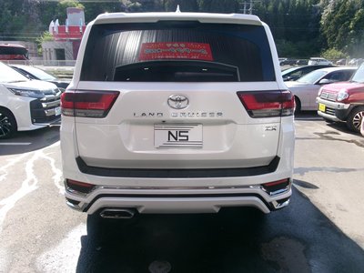صورة 4 لـ 2024 Toyota LAND CRUISER 300