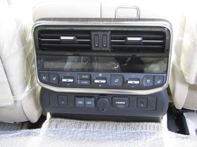 2025 Toyota LAND CRUISER 300 — фото 19