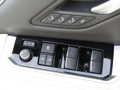 2025 Toyota LAND CRUISER 300 — фото 20