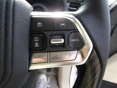 2025 Toyota LAND CRUISER 300 — фото 24
