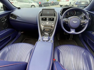 صورة 2 لـ 2019 Aston Martin DB11 VOLANTE
