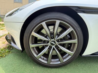 صورة 40 لـ 2019 Aston Martin DB11 VOLANTE