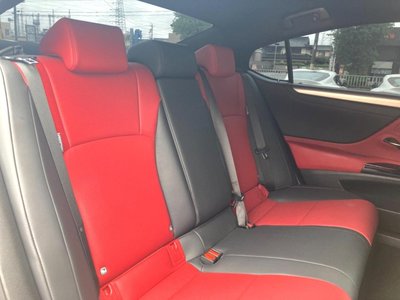 2022 Lexus ES photo 9