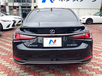 2022 Lexus ES photo 15