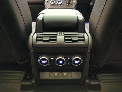 2025 LAND Rover DEFENDER — фото 18